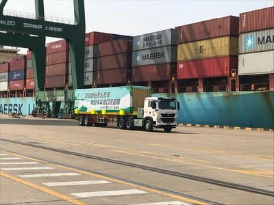 無人駕駛港口集裝箱運(yùn)輸車，中國這次厲害了！